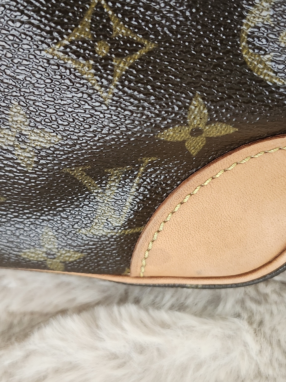 Louis Vuitton Monogram Marly Dragonne GM Wristlet - Picture 8 of 16